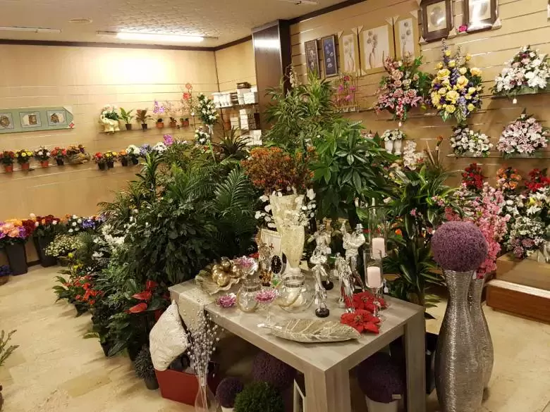 Floristería Osuna Granada - Envío de flores y rosas a domicilio - Coronas fúnebres - Av. de Andalucía