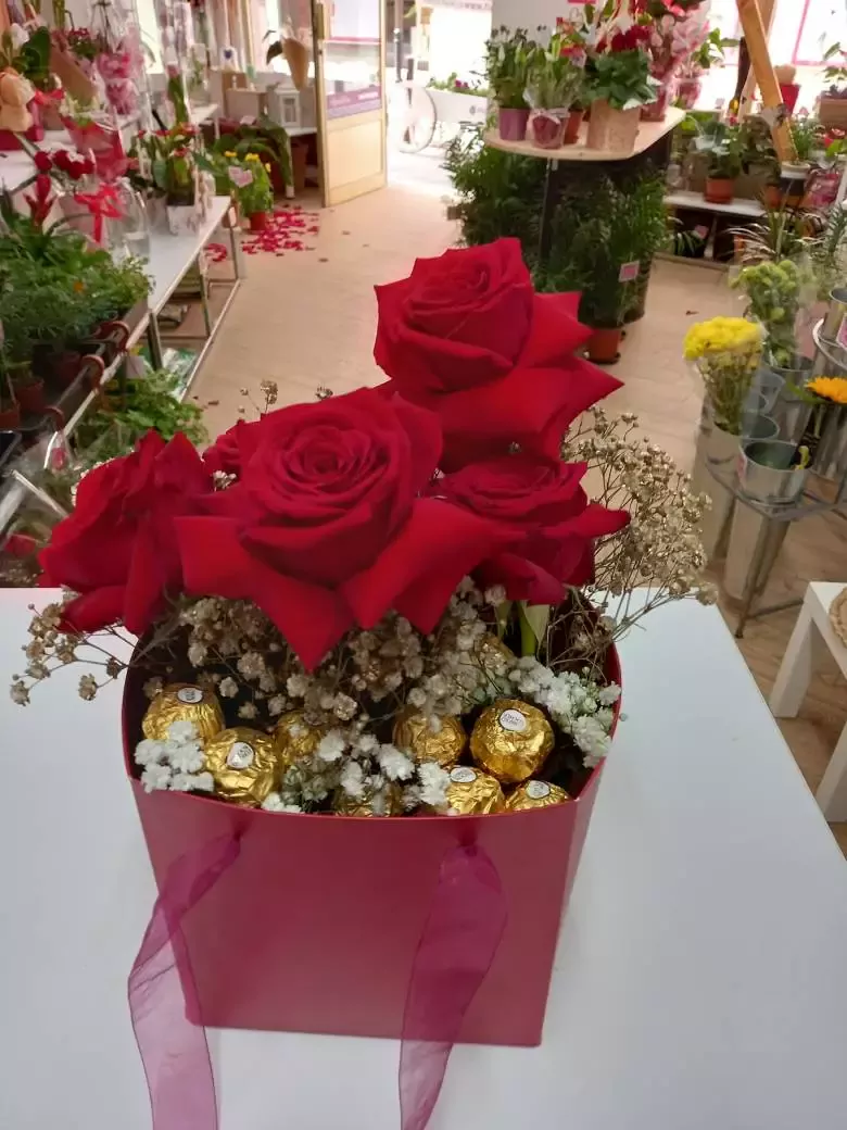 FLOWERING 𝐅𝐥𝐨𝐫𝐢𝐬𝐭𝐞𝐫í𝐚 enviar flores a domicilio Telde, Las Palmas - C. Ruiz