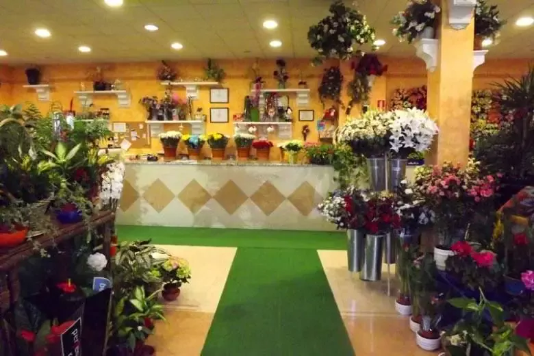 Floristería Victoria - Paseo del Cementerio